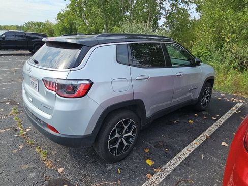 Used 2025 Jeep Compass Limited AWD/4WD image 6