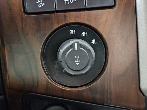 Used 2015 Ford F250 Lariat w/ Lariat Ultimate Package AWD/4WD image 31