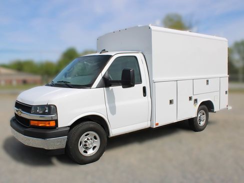 Used 2024 Chevrolet Express 3500 w/ Power Convenience Package image 3
