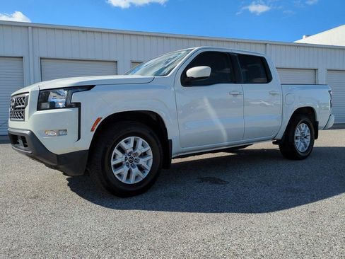 Certified 2022 Nissan Frontier SV image 2