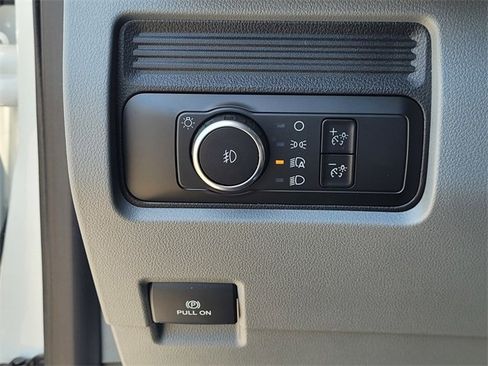 New 2025 Ford F550 4x4 Regular Cab Super Duty image 9