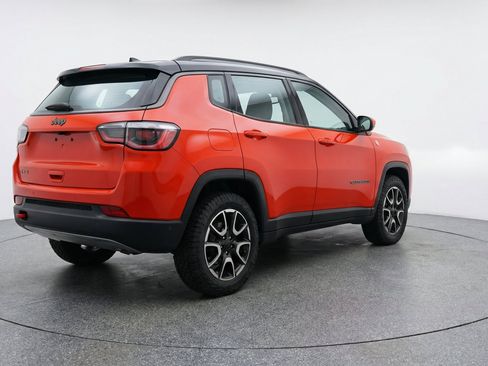Used 2025 Jeep Compass Trailhawk AWD/4WD image 9