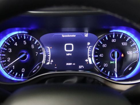 Used 2024 Chrysler Pacifica Touring-L image 38