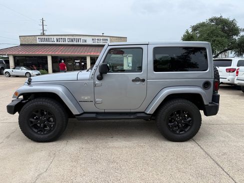 Used 2013 Jeep Wrangler Sahara w/ Connectivity Group AWD/4WD image 4