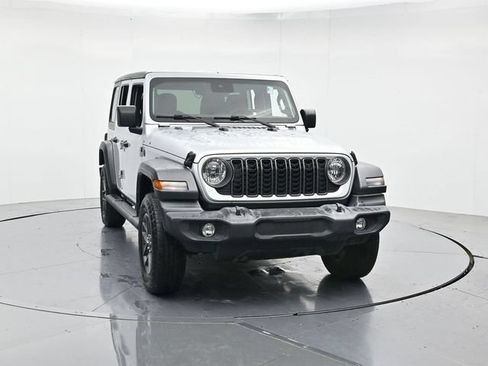 Used 2024 Jeep Wrangler Unlimited Rubicon AWD/4WD image 5