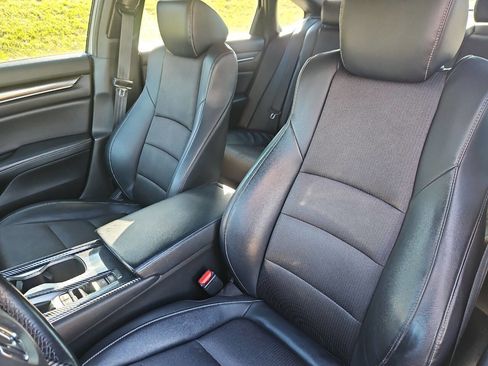 Used 2018 Honda Accord Sport image 11