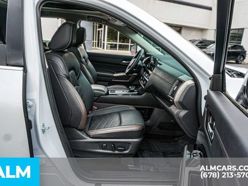 Used 2025 Nissan Pathfinder Platinum w/ Cargo Package AWD/4WD image 24