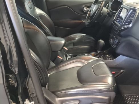 Used 2020 Jeep Cherokee Trailhawk w/ Cold Weather Group AWD/4WD image 27