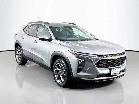 New 2026 Chevrolet Trax LT w/ Driver Confidence Package image 3