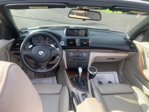 Used 2009 BMW 135i Convertible image 18