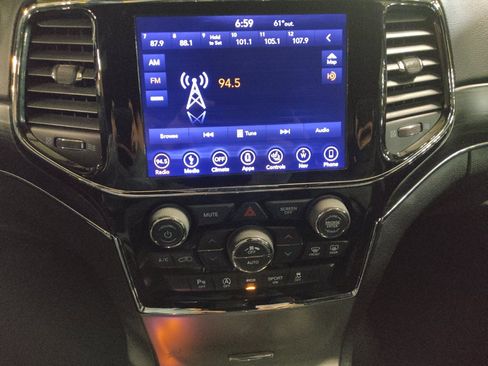 Used 2019 Jeep Grand Cherokee Limited image 25