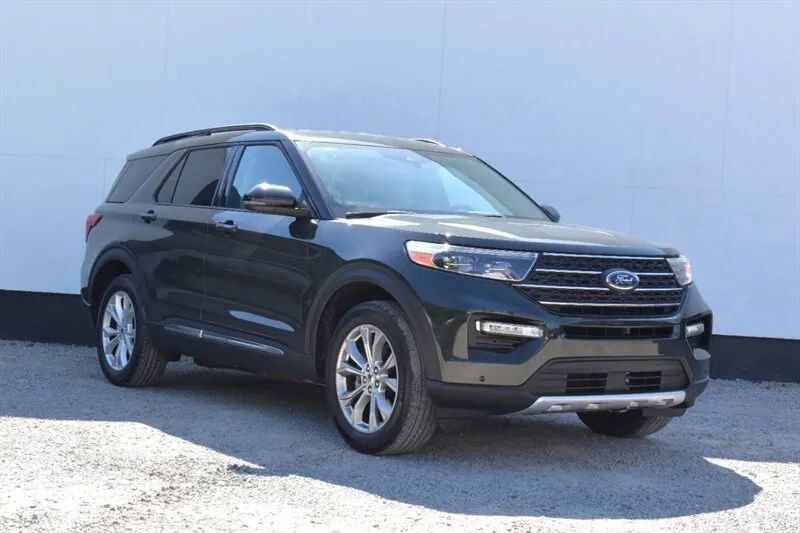 Used 2024 Ford Explorer XLT w/ Equipment Group 202A AWD/4WD image 1
