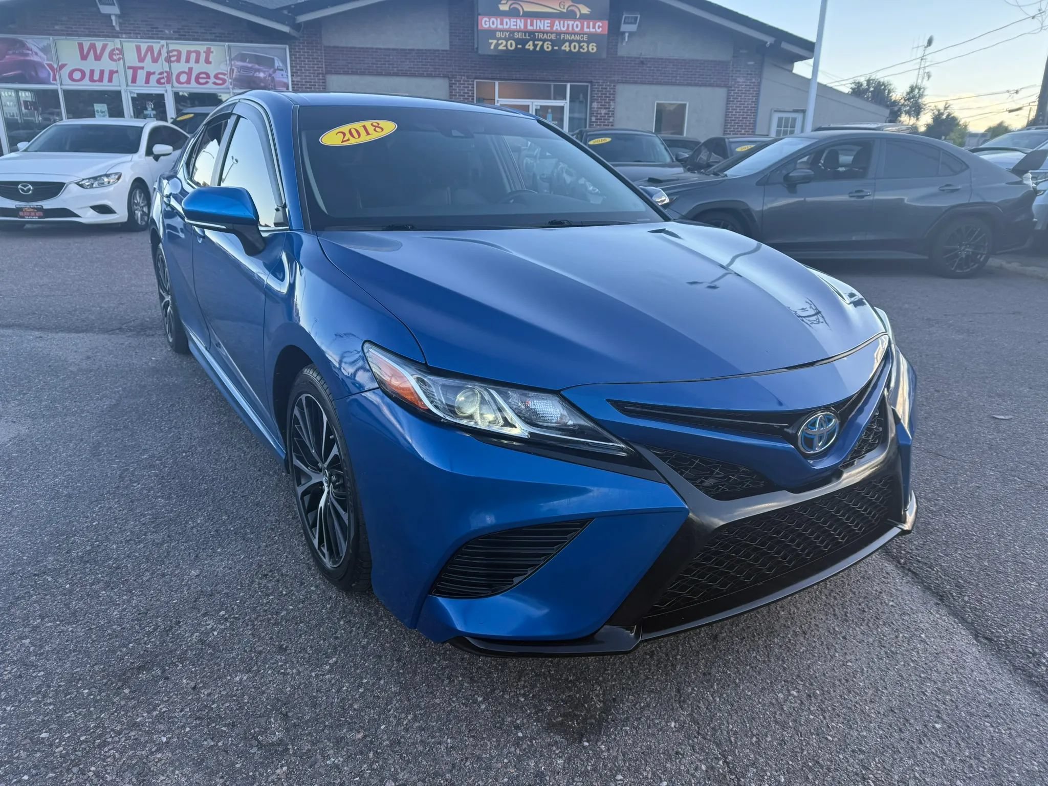 Used 2018 Toyota Camry SE FWD image 2