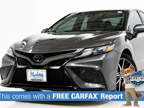 Used 2021 Toyota Camry SE image 2