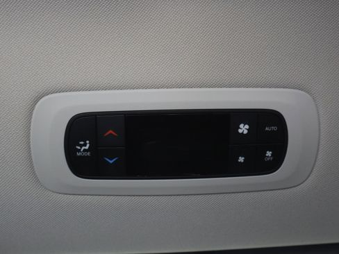 Used 2020 Chrysler Pacifica Touring-L Plus FWD image 37