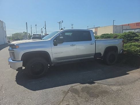 Used 2022 Chevrolet Silverado 2500 LT w/ Convenience Package AWD/4WD image 4