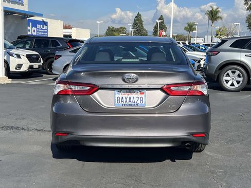 Used 2018 Toyota Camry LE image 23