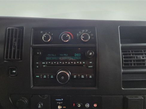 Used 2017 Chevrolet Express 3500 LT w/ LT Preferred Equipment Group image 10