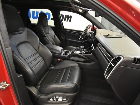 Used 2021 Porsche Cayenne GTS image 15