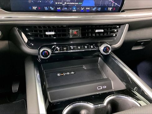 Certified 2025 Chevrolet Suburban Premier AWD/4WD image 5