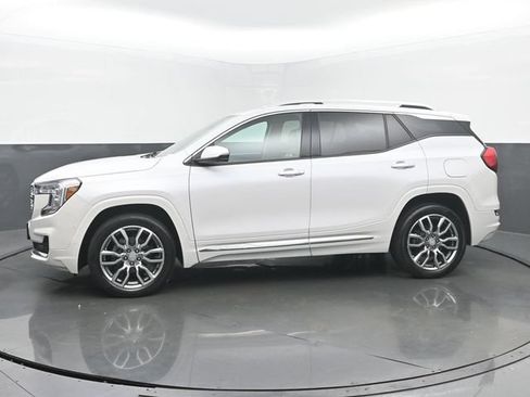 Used 2023 GMC Terrain Denali w/ Denali Premium Package AWD/4WD image 2