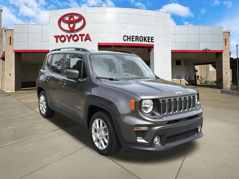 Used 2021 Jeep Renegade Latitude FWD image 3