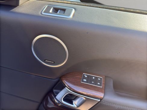 Used 2016 Land Rover Range Rover HSE image 17