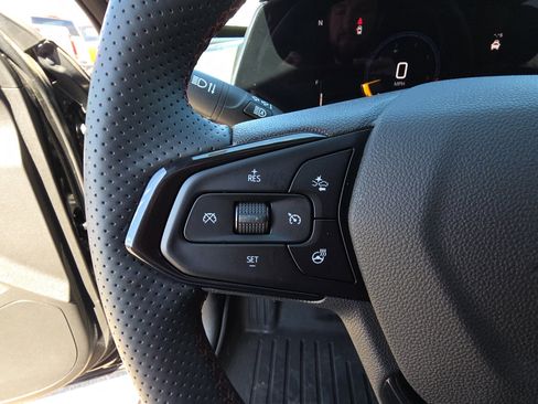 Certified 2024 Chevrolet Trax RS w/ Driver Confidence Package image 18