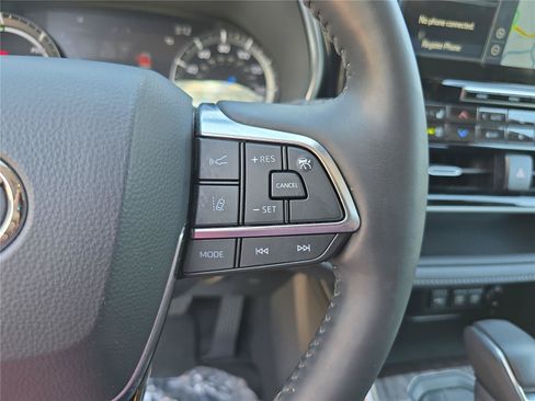Used 2021 Toyota Highlander Platinum AWD/4WD image 30