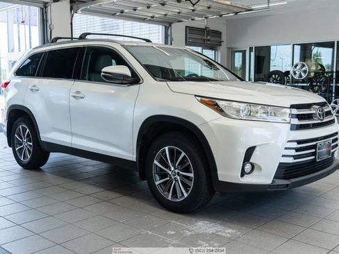 Used 2019 Toyota Highlander XLE AWD/4WD image 1