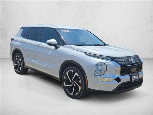 Used 2022 Mitsubishi Outlander ES AWD/4WD image 3