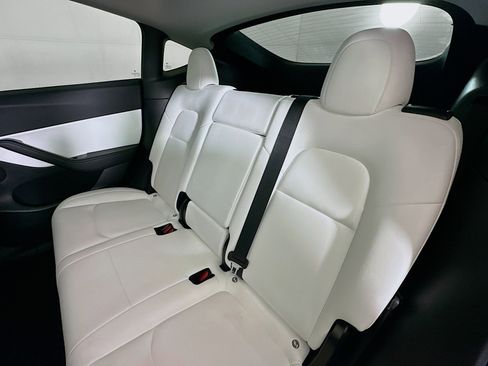 Used 2021 Tesla Model Y Long Range image 27