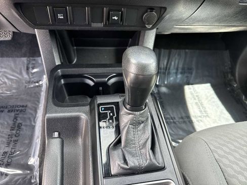 Used 2022 Toyota Tacoma SR RWD image 33