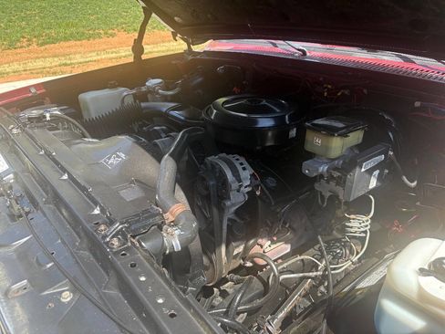 Used 1990 Chevrolet Suburban 4WD image 24