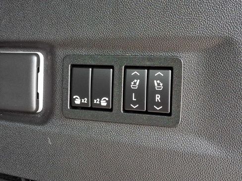 Used 2021 GMC Yukon XL SLT w/ SLT Premium Package AWD/4WD image 31