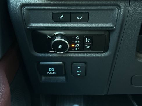 Used 2024 Ford Expedition Max Limited image 34