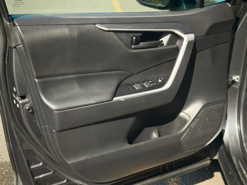 Used 2021 Toyota RAV4 LE w/ Carpet Mat Package (TMS) FWD image 15
