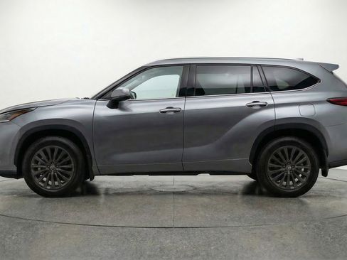 Used 2025 Toyota Highlander XSE image 5