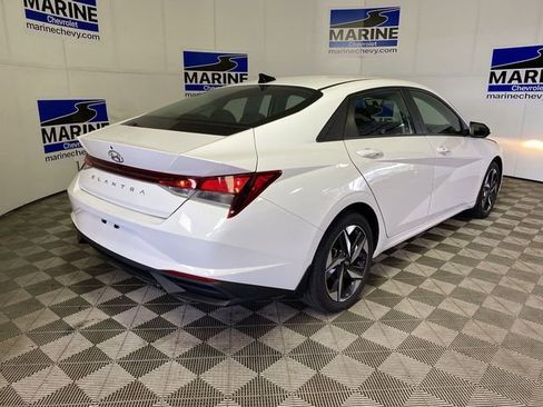 Used 2023 Hyundai Elantra SEL w/ Convenience Package image 16