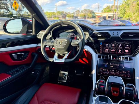 Used 2020 Lamborghini Urus AWD/4WD image 22