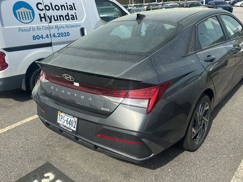 Used 2025 Hyundai Elantra SEL image 4