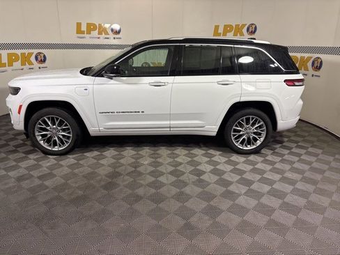 Used 2022 Jeep Grand Cherokee Summit w/ Luxury Tech Group V image 13