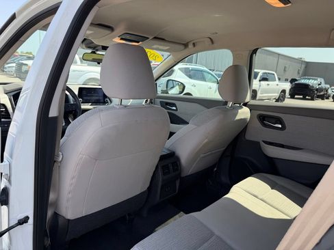 Used 2023 Nissan Rogue SV FWD image 9