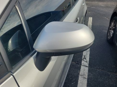 Used 2021 Toyota Corolla LE FWD image 5