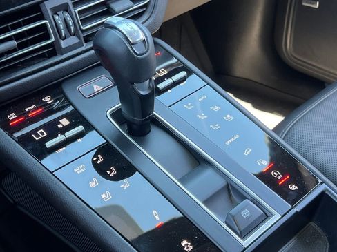 Certified 2022 Porsche Macan S AWD/4WD image 27