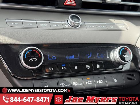 Used 2025 Hyundai Elantra SEL image 19