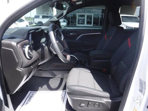 Used 2023 Chevrolet Colorado Z71 w/ Z71 Convenience Package 2 image 9