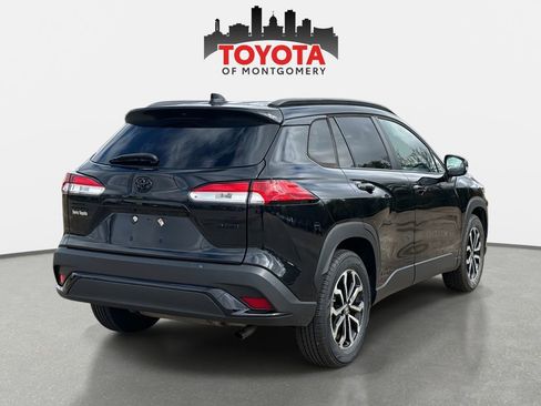 Used 2023 Toyota Corolla Cross SE image 3