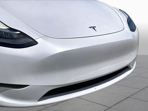 Used 2023 Tesla Model Y Long Range AWD/4WD image 27