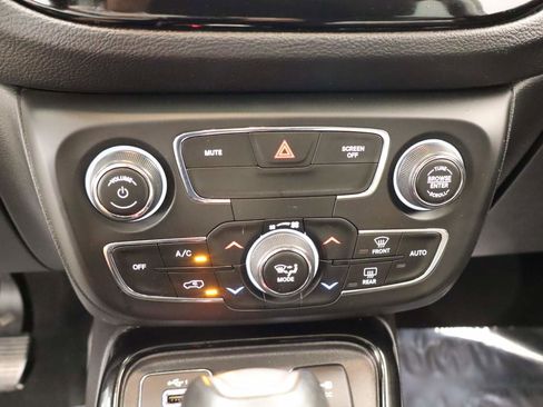 Used 2020 Jeep Compass Latitude image 10